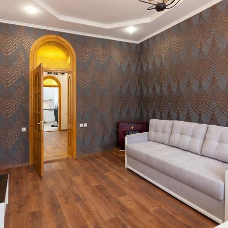 Leogrand Apartments Panteleimona Kulisha 27 Lviv Extérieur photo
