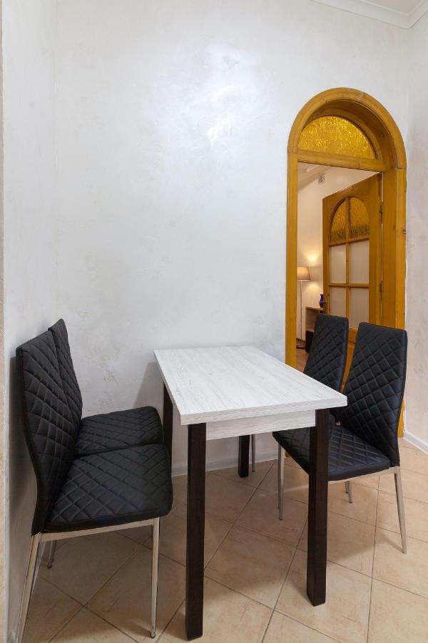Leogrand Apartments Panteleimona Kulisha 27 Lviv Extérieur photo