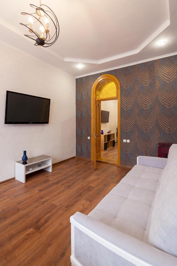 Leogrand Apartments Panteleimona Kulisha 27 Lviv Extérieur photo