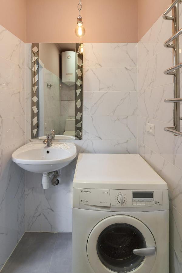 Leogrand Apartments Panteleimona Kulisha 27 Lviv Extérieur photo