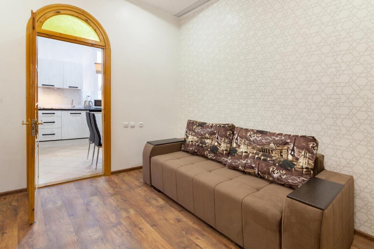 Leogrand Apartments Panteleimona Kulisha 27 Lviv Extérieur photo