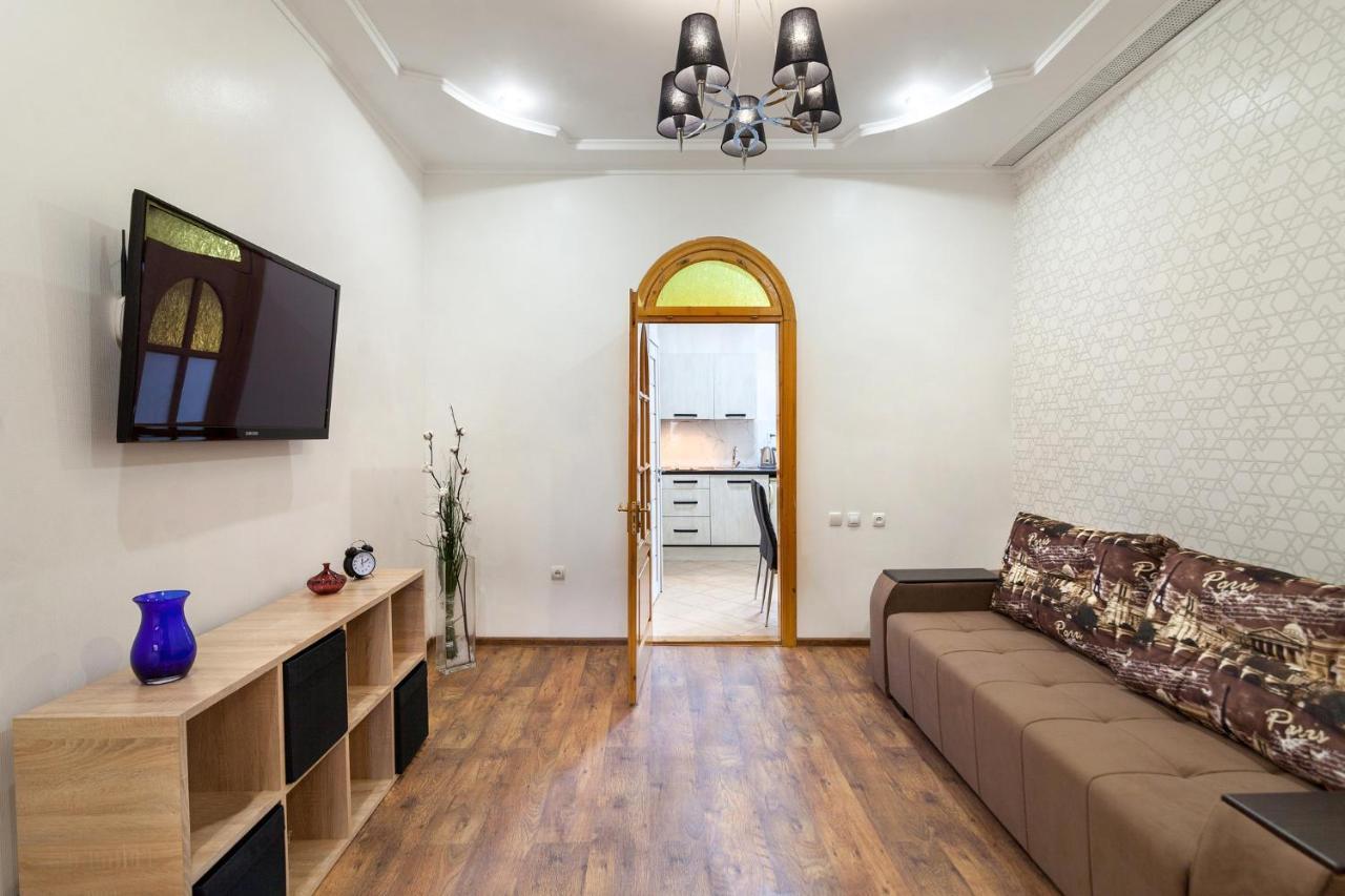 Leogrand Apartments Panteleimona Kulisha 27 Lviv Extérieur photo