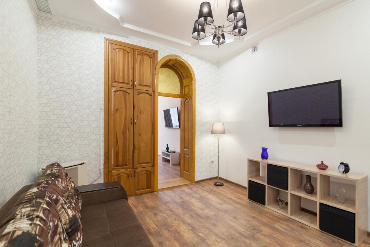 Leogrand Apartments Panteleimona Kulisha 27 Lviv Extérieur photo