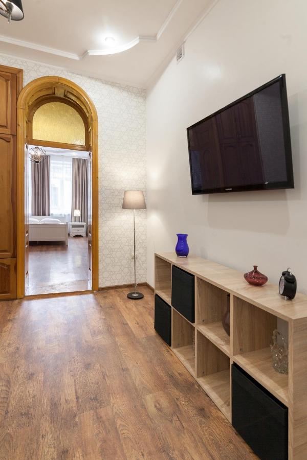 Leogrand Apartments Panteleimona Kulisha 27 Lviv Extérieur photo
